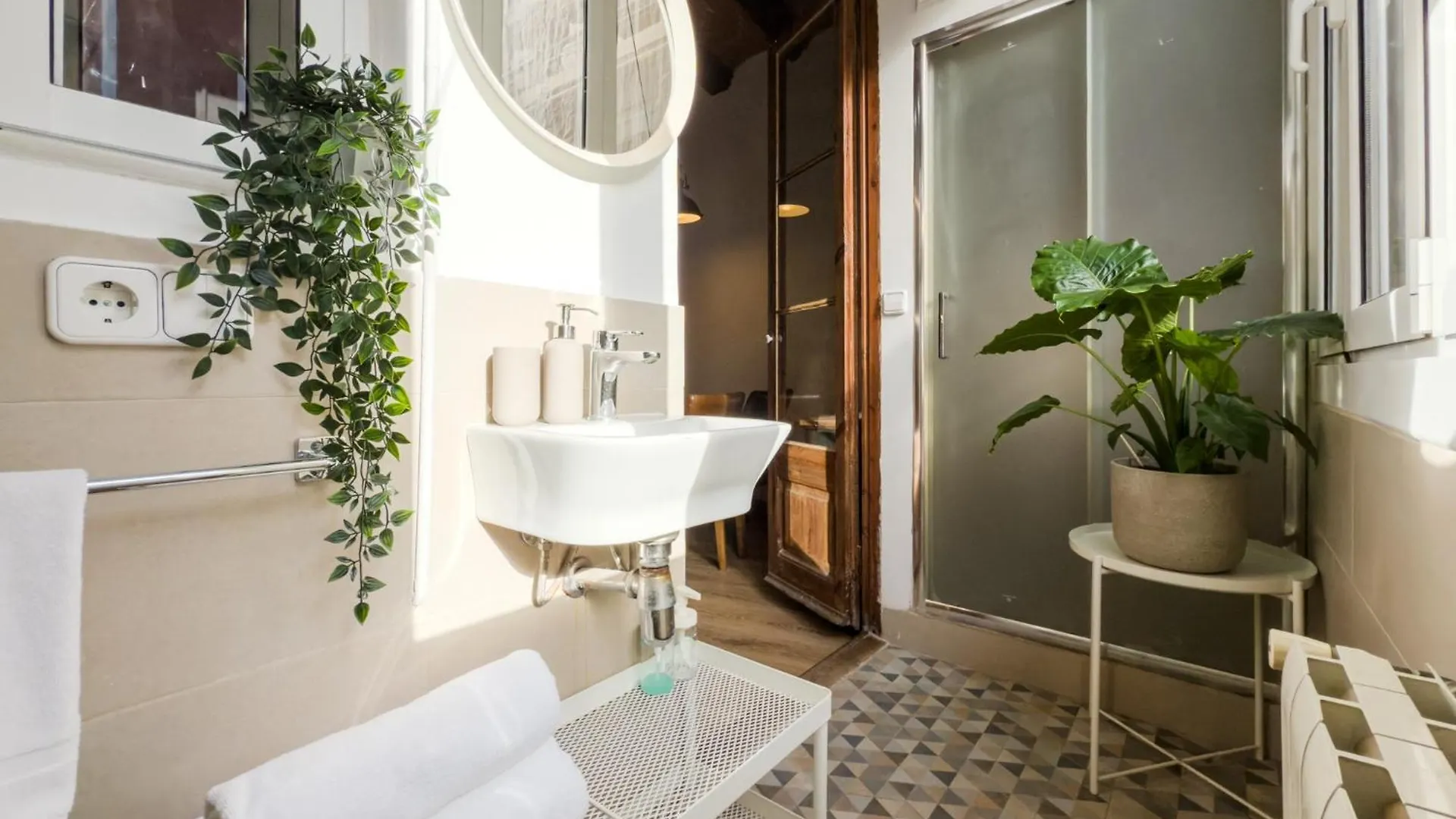 Magalhaes - Trad Flat In Poble Sec, Near Ramblas Barcelona