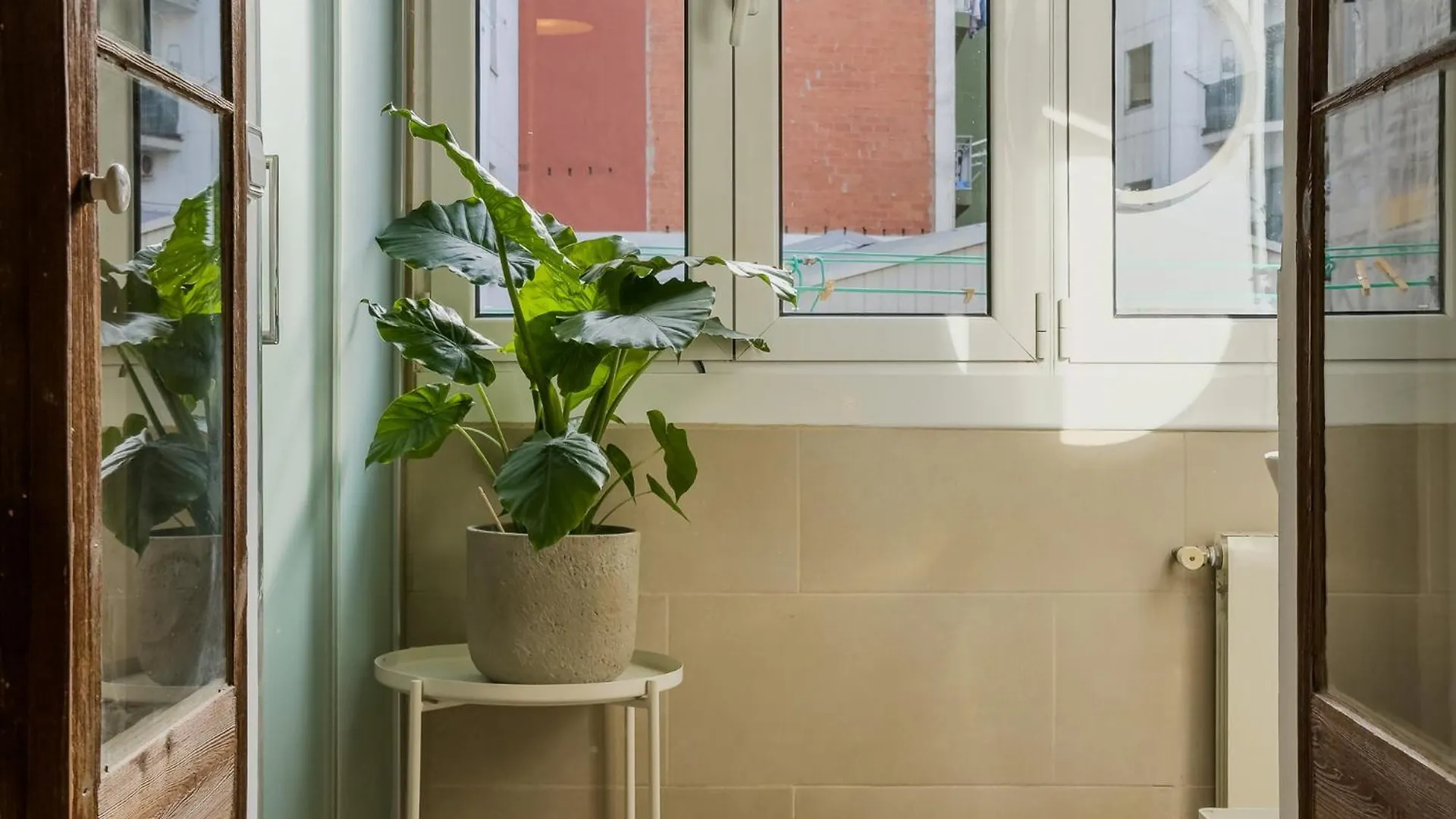 Magalhaes - Trad Flat In Poble Sec, Near Ramblas Barcelona Spain