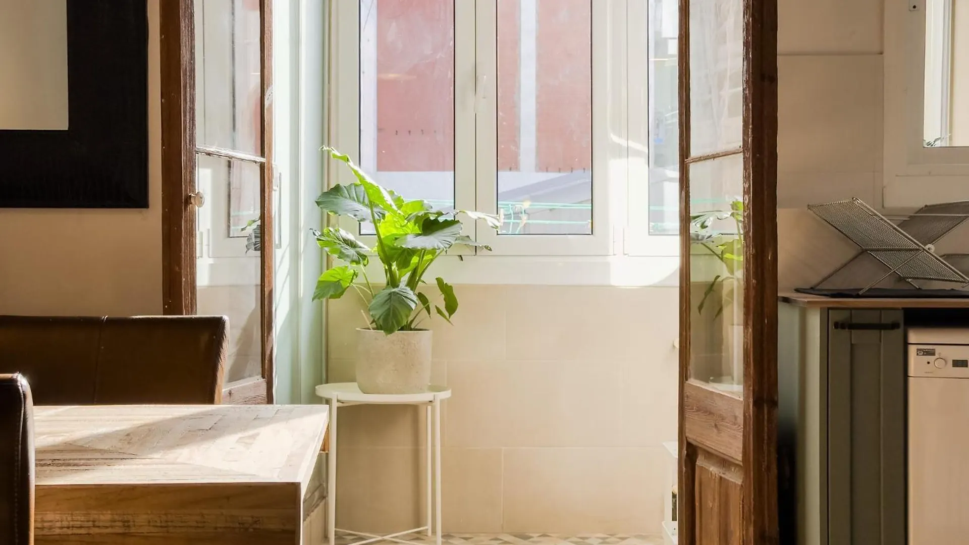 Magalhaes - Trad Flat In Poble Sec, Near Ramblas Barcelona Apartment