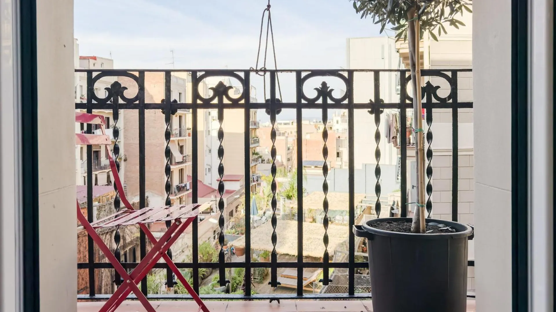 Apartment Magalhaes - Trad Flat In Poble Sec, Near Ramblas Barcelona