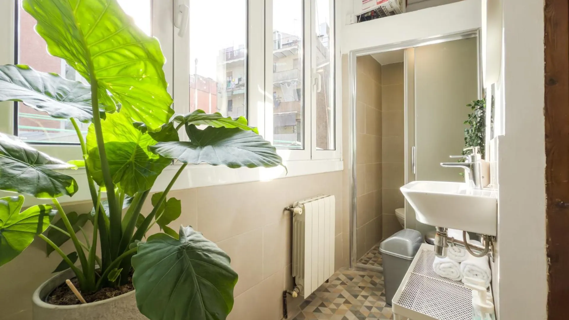 Apartment Magalhaes - Trad Flat In Poble Sec, Near Ramblas Barcelona Spain