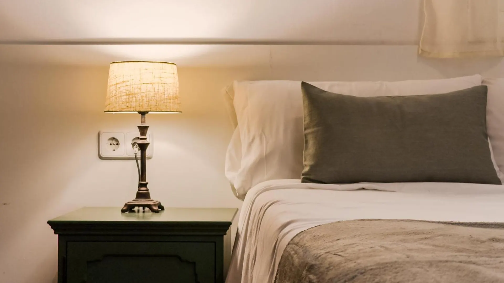 Magalhaes - Trad Flat In Poble Sec, Near Ramblas Barcelona